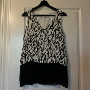 Milly Pleated Black and White Silk Top V Neck sleeveless, Size 2